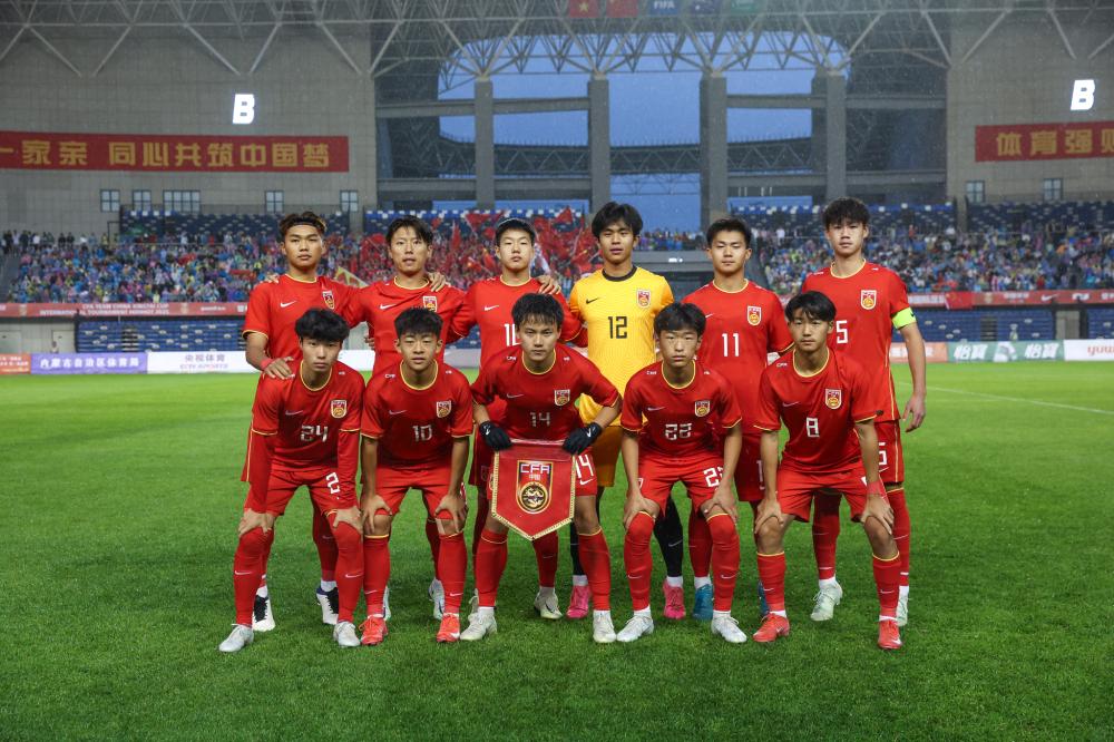 半场战报：弗赖堡2-0美因茨，格里福建功，库布勒破门